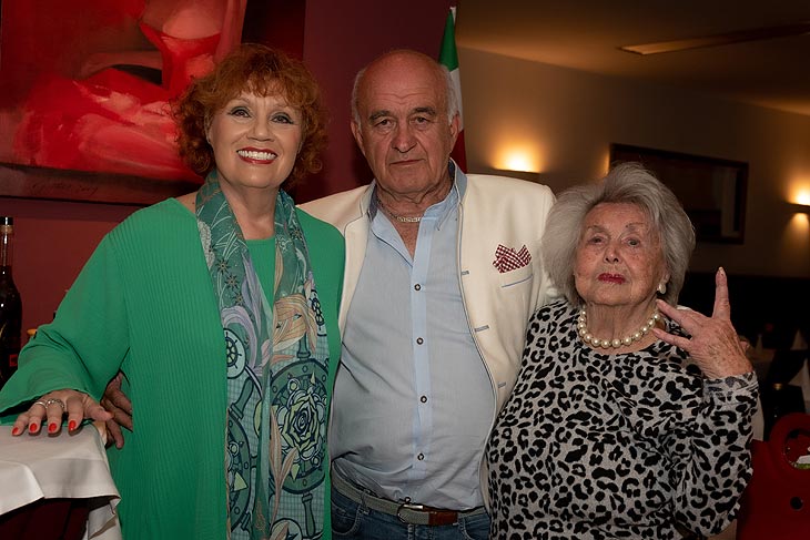 Sarah Laux, Dieter Morjan, Ruth Megary  (©Foto: Michael Linzmeier) 